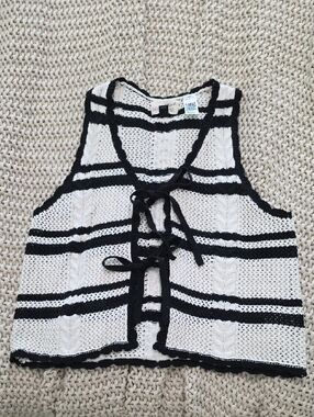 Universal Thread Black and Cream Striped Tie Front Knit Tank